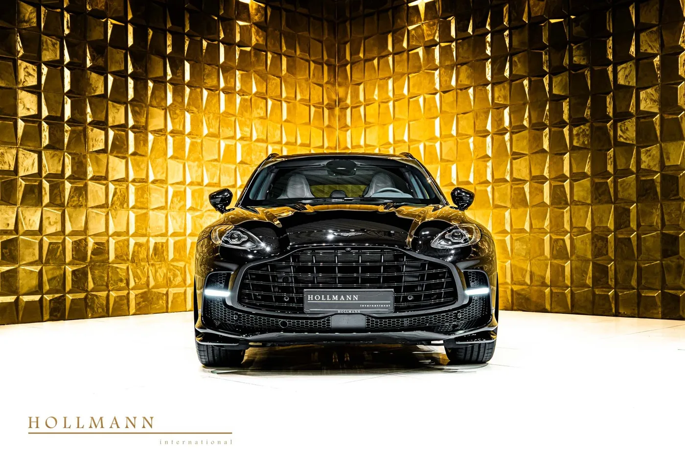 Aston Martin DBX 707 angeboten von einem Fachhändler in Stuhr, Deutschland, Foto 2 von 8