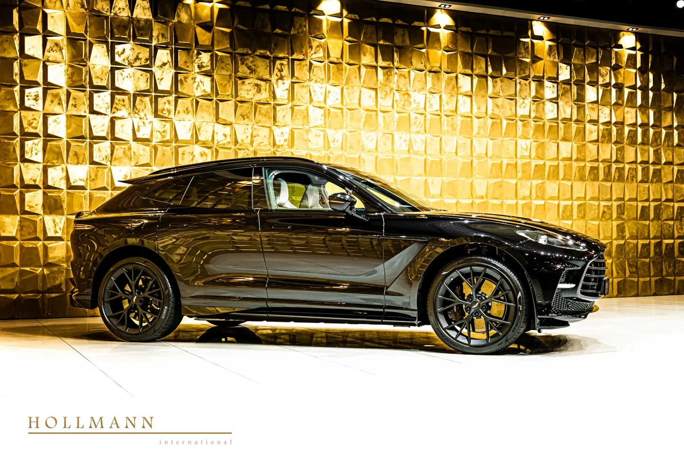 Aston Martin DBX 707 angeboten von einem Fachhändler in Stuhr, Deutschland, Foto 3 von 8