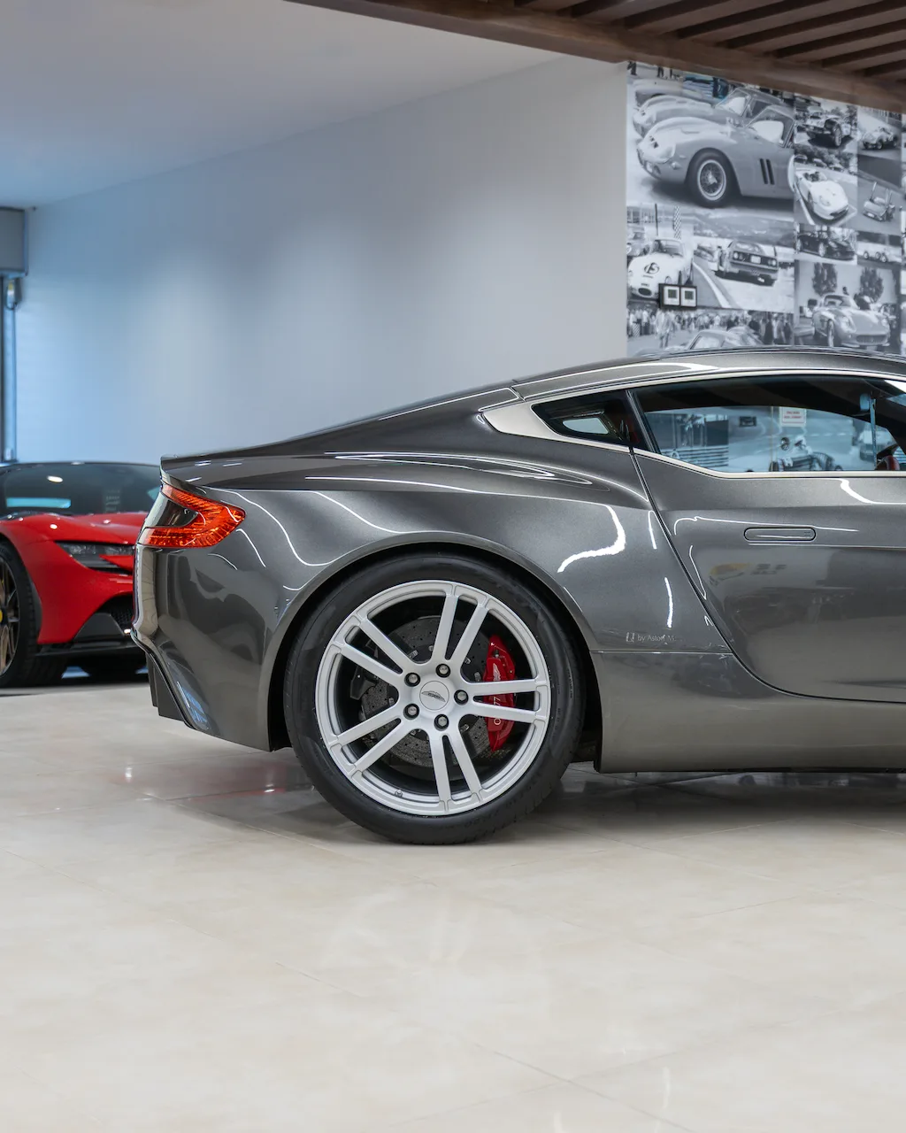 2011 Aston Martin One-77 Q Series angeboten von einem Supersportwagenhändler in Riyadh, Saudi-Arabien, Foto 5 von 21