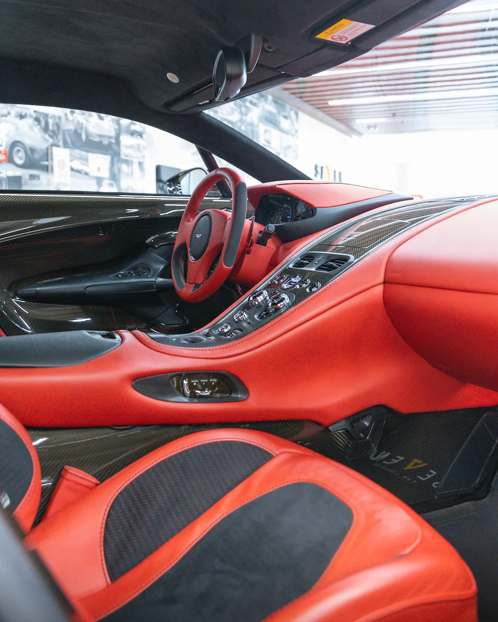 2011 Aston Martin One-77 Q Series angeboten von einem Supersportwagenhändler in Riyadh, Saudi-Arabien, Foto 13 von 21