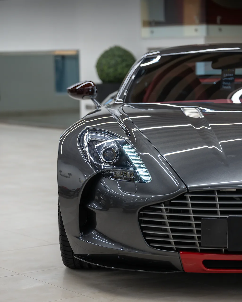 2011 Aston Martin One-77 Q Series angeboten von einem Supersportwagenhändler in Riyadh, Saudi-Arabien, Foto 14 von 21