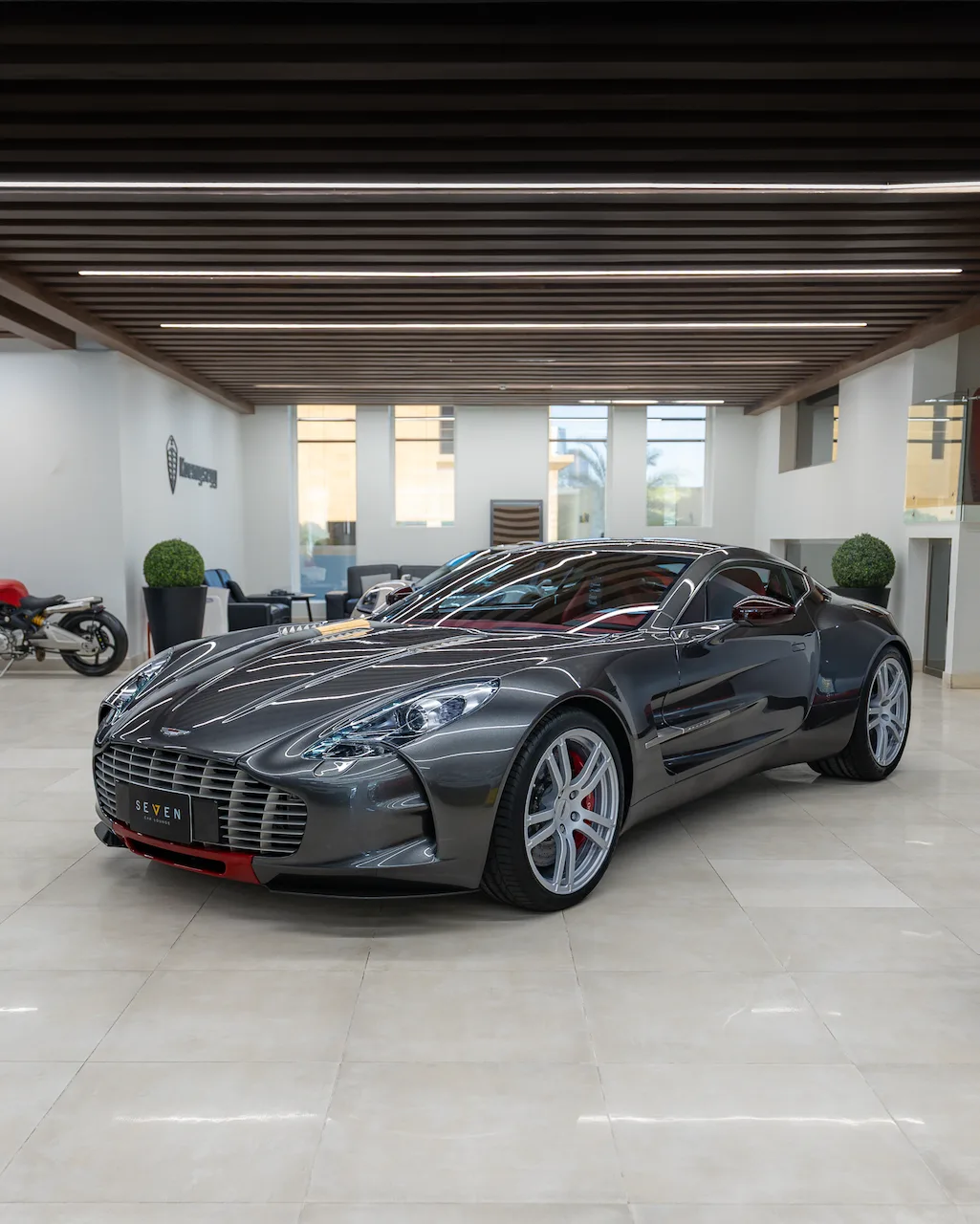 2011 Aston Martin One-77 Q Series angeboten von einem Supersportwagenhändler in Riyadh, Saudi-Arabien, Foto 15 von 21