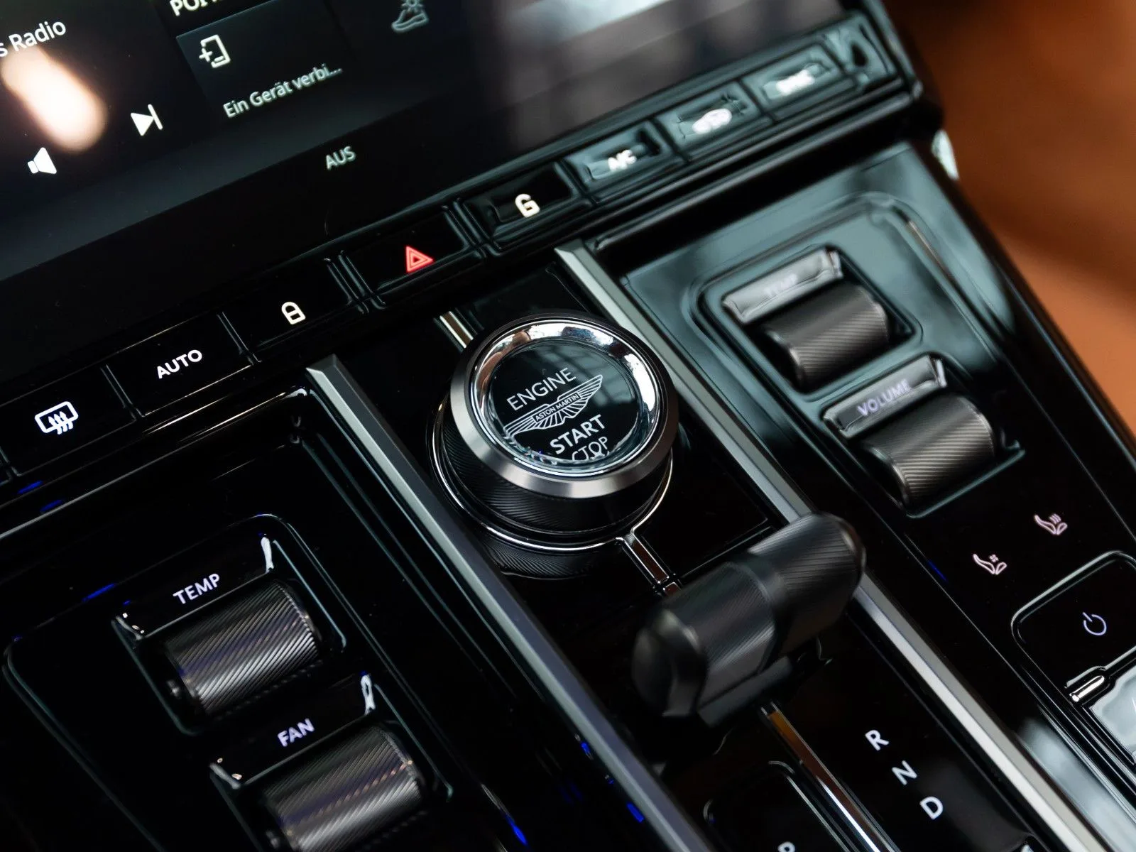 Aston Martin V8 Vantage, 25/30