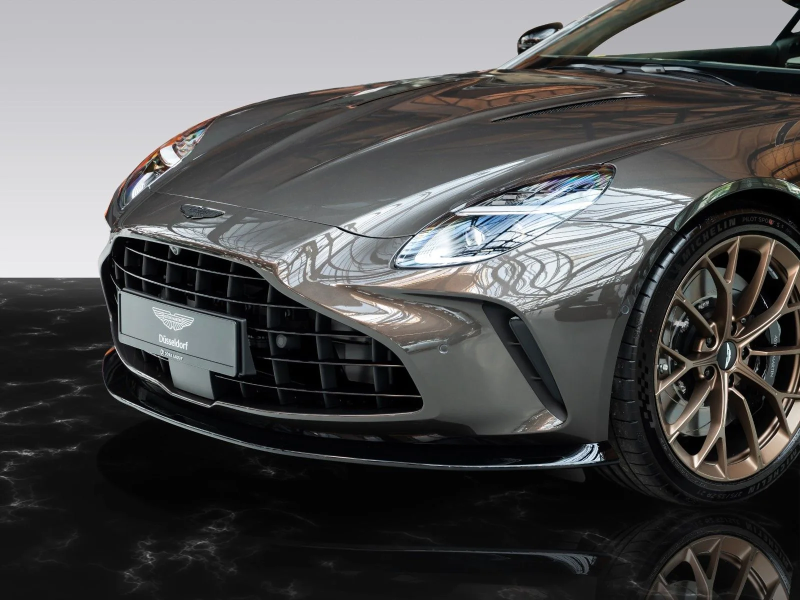 Aston Martin V8 Vantage, 5/30