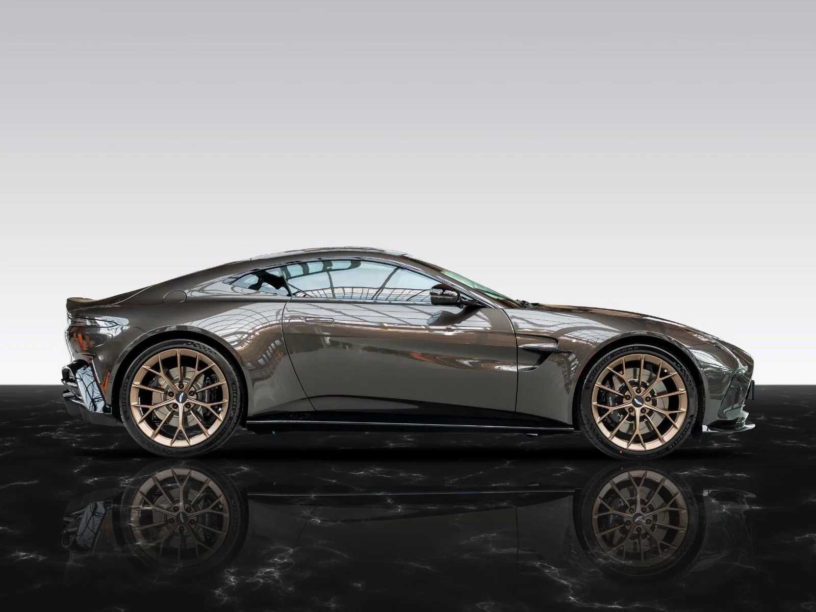 Aston Martin V8 Vantage, 10/30