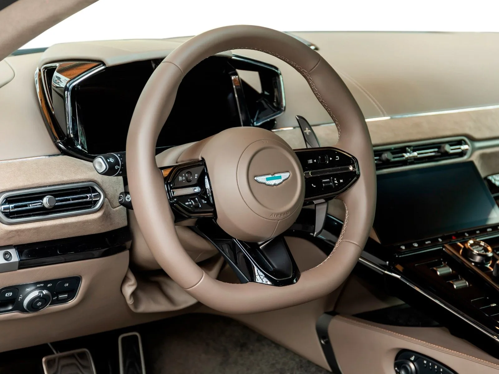 Aston Martin V8 Vantage, 13/30