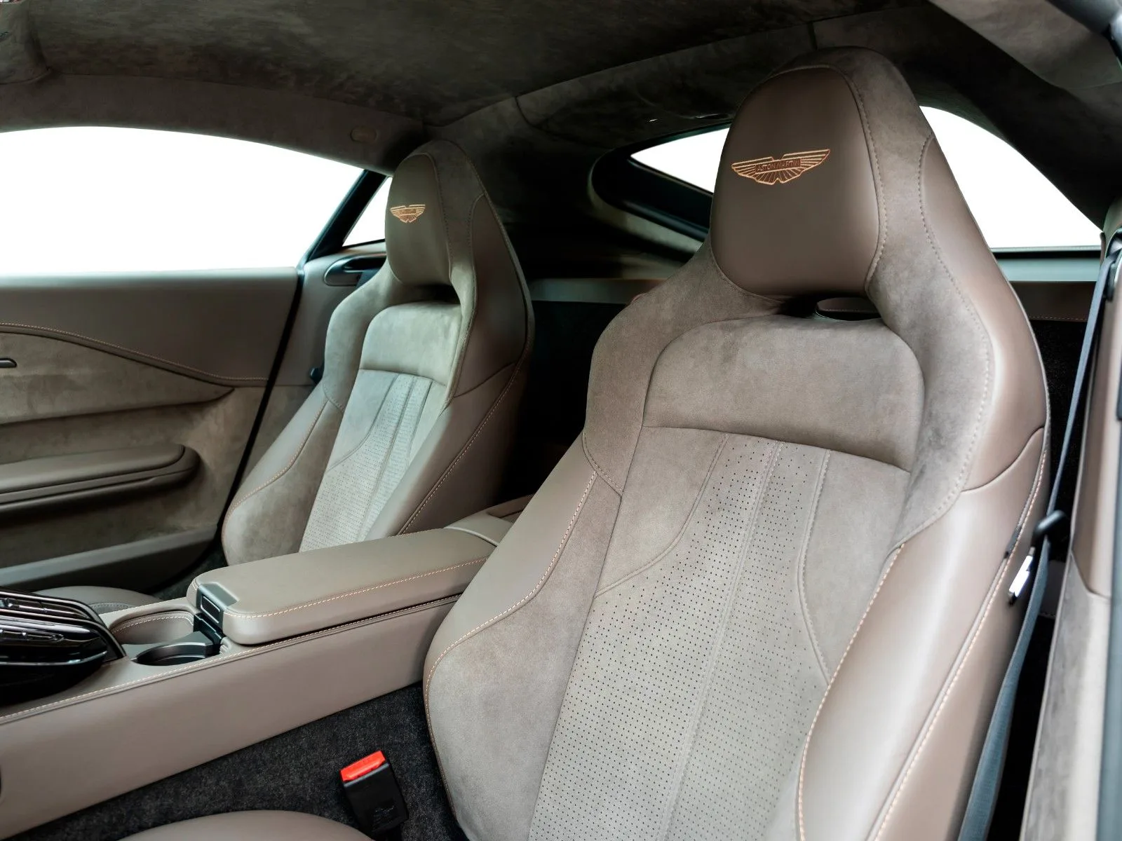 Aston Martin V8 Vantage, 14/30