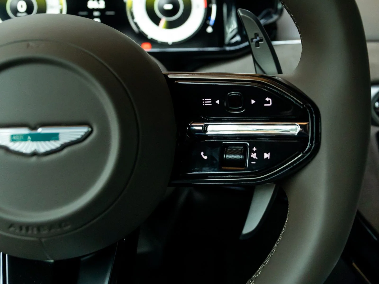 Aston Martin V8 Vantage, 21/30