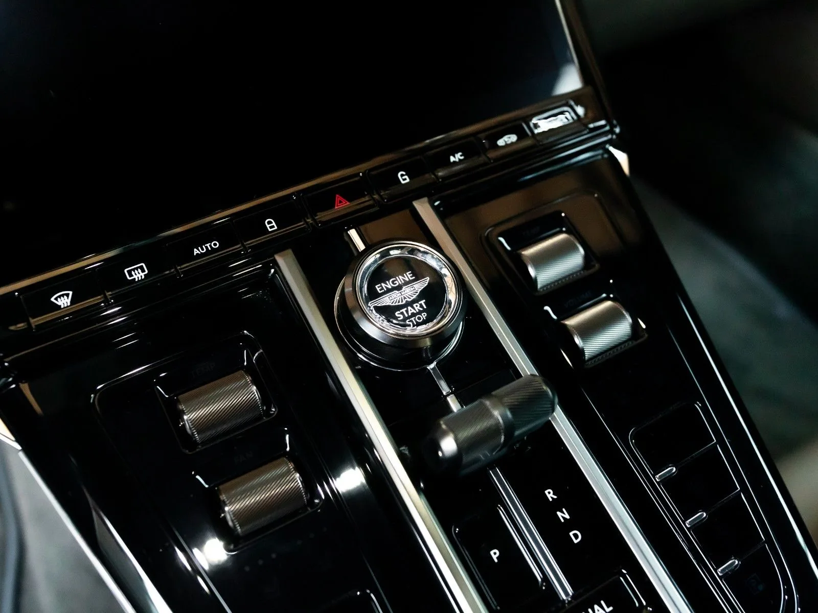 Aston Martin V8 Vantage, 22/30