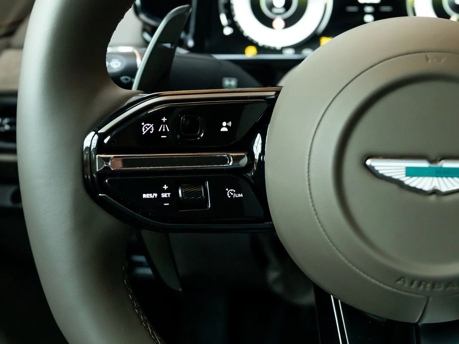 Aston Martin V8 Vantage, 29/30
