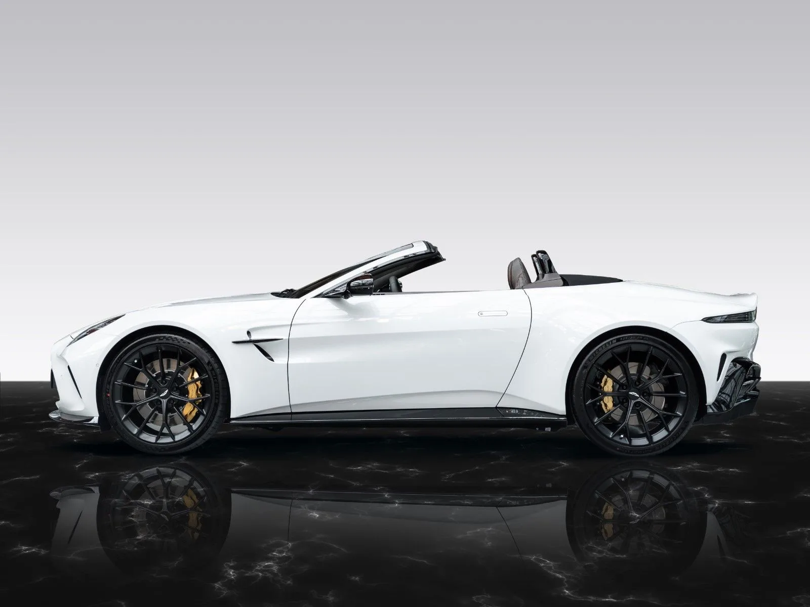 Aston Martin V8 Vantage, 5/30