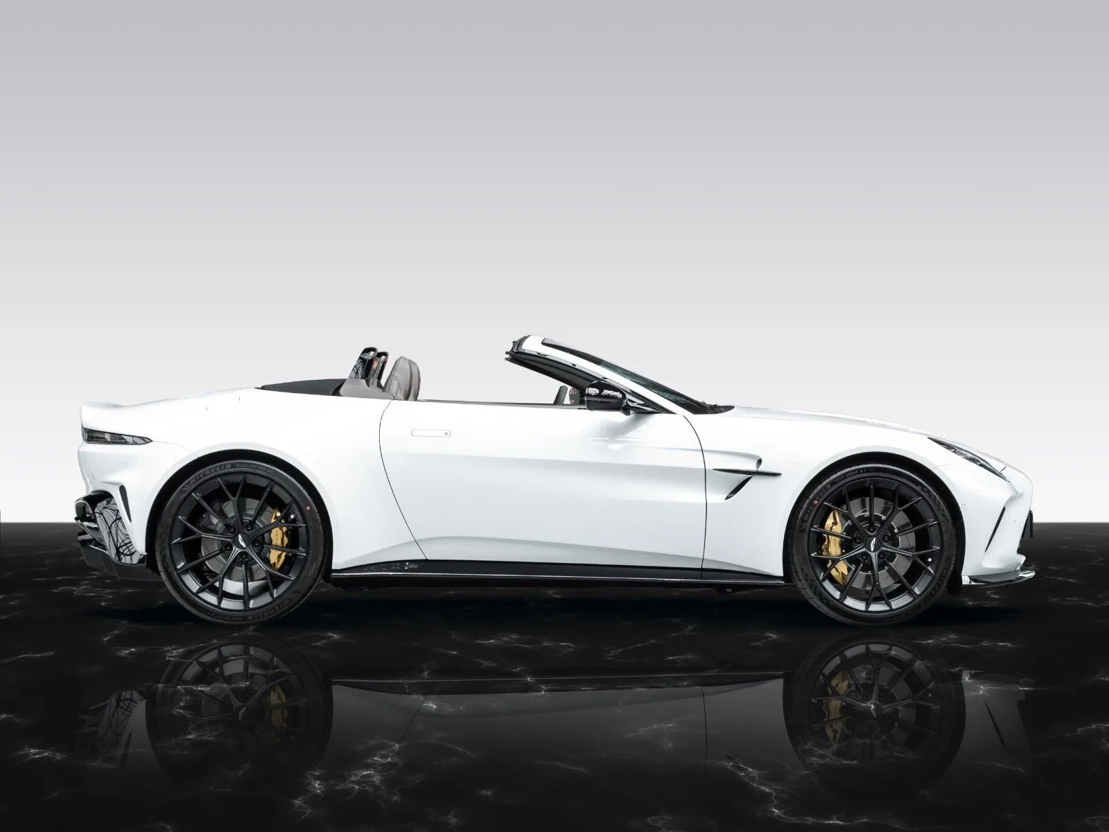 Aston Martin V8 Vantage, 6/30