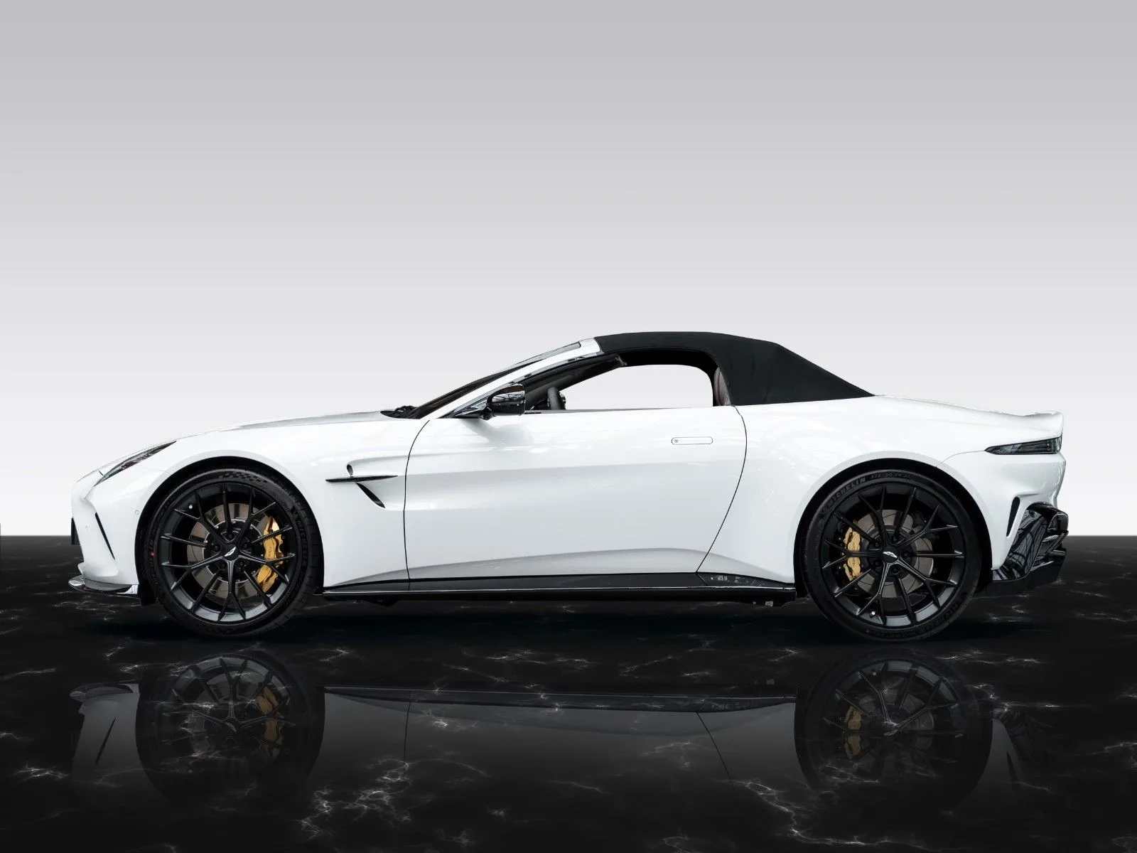 Aston Martin V8 Vantage, 13/30