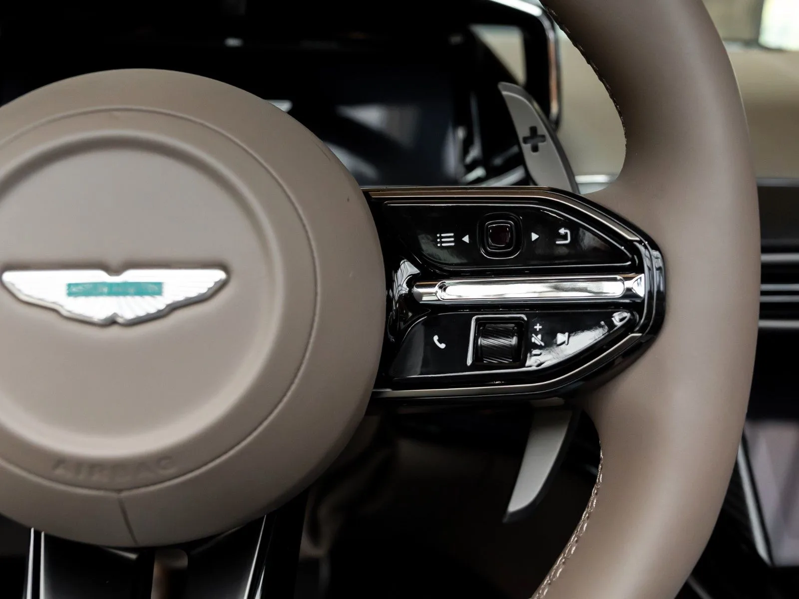 Aston Martin V8 Vantage, 28/30