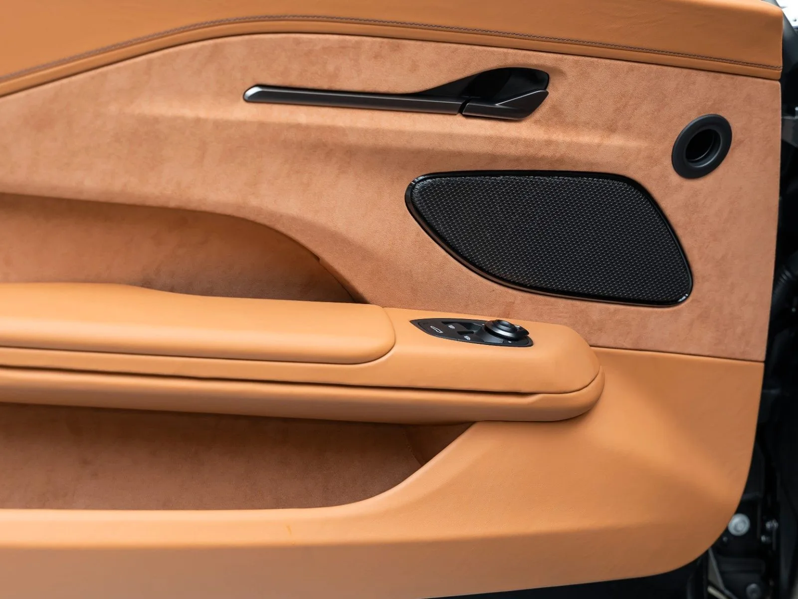Aston Martin V8 Vantage, 24/30