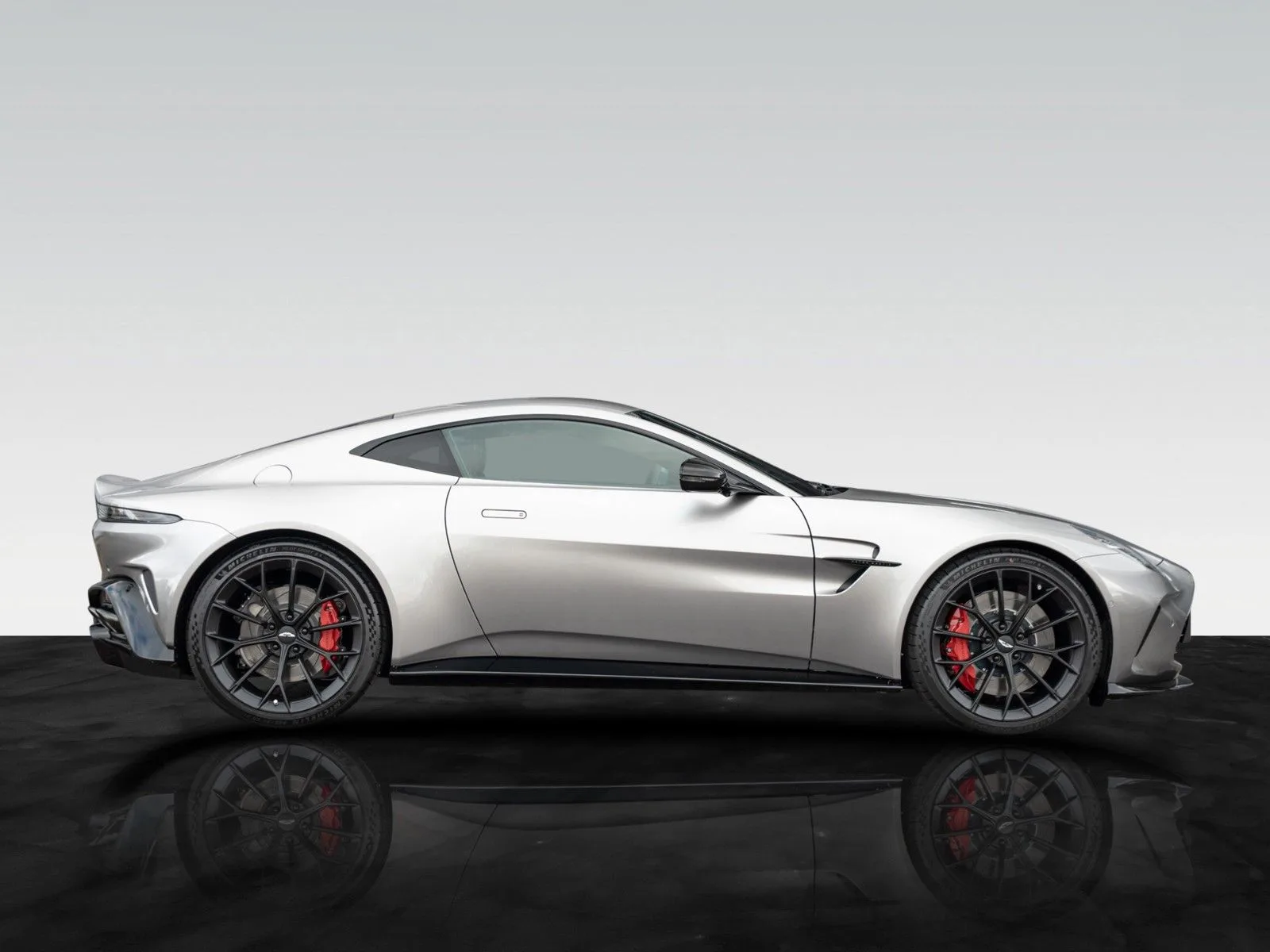 Aston Martin V8 Vantage, 2/26