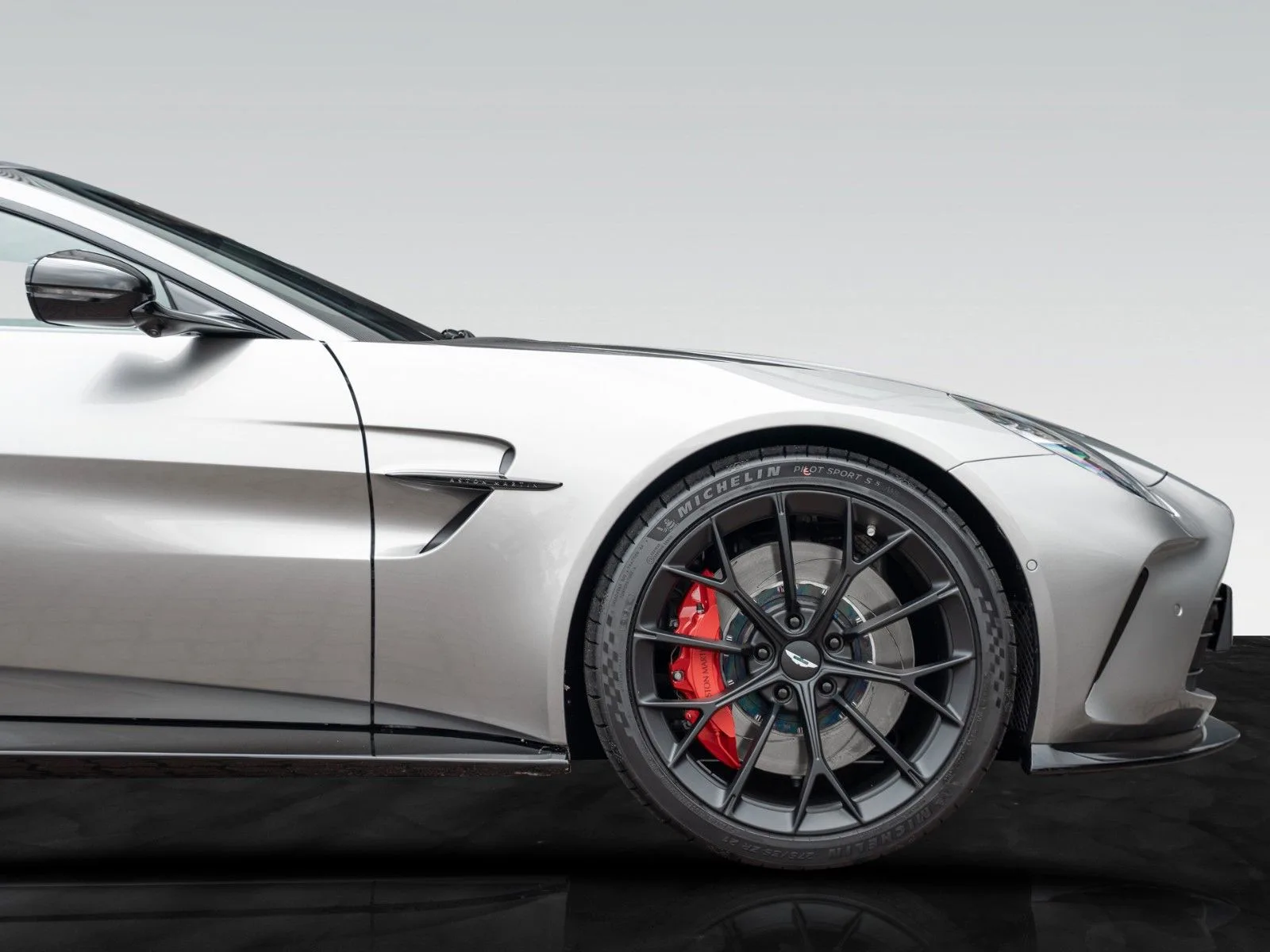 Aston Martin V8 Vantage, 3/26