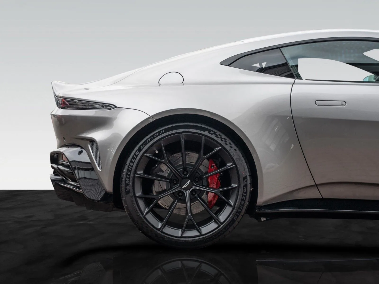 Aston Martin V8 Vantage, 9/26