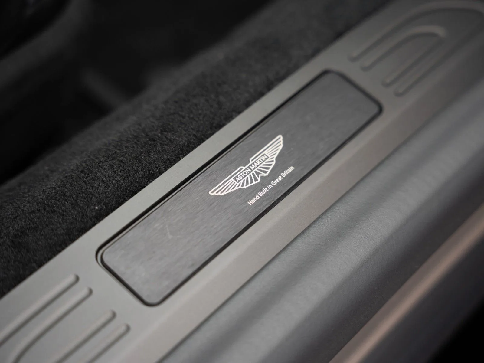 Aston Martin V8 Vantage, 25/26