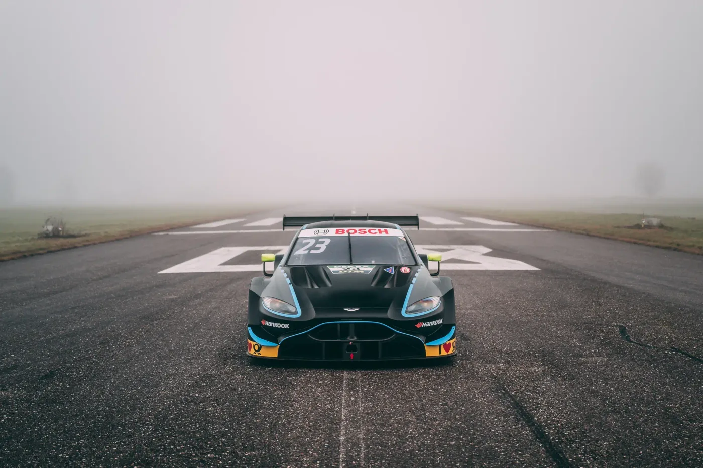 Aston Martin V8 Vantage DTM proposée par un concessionnaire spécialisé à Munich, Allemagne, photo 2 sur 15