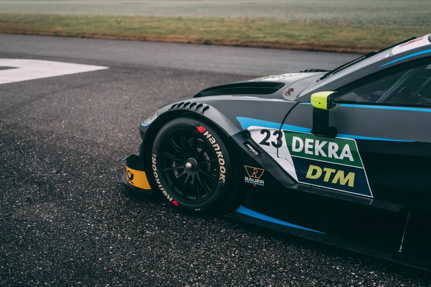 Aston Martin V8 Vantage DTM proposée par un concessionnaire spécialisé à Munich, Allemagne, photo 7 sur 15