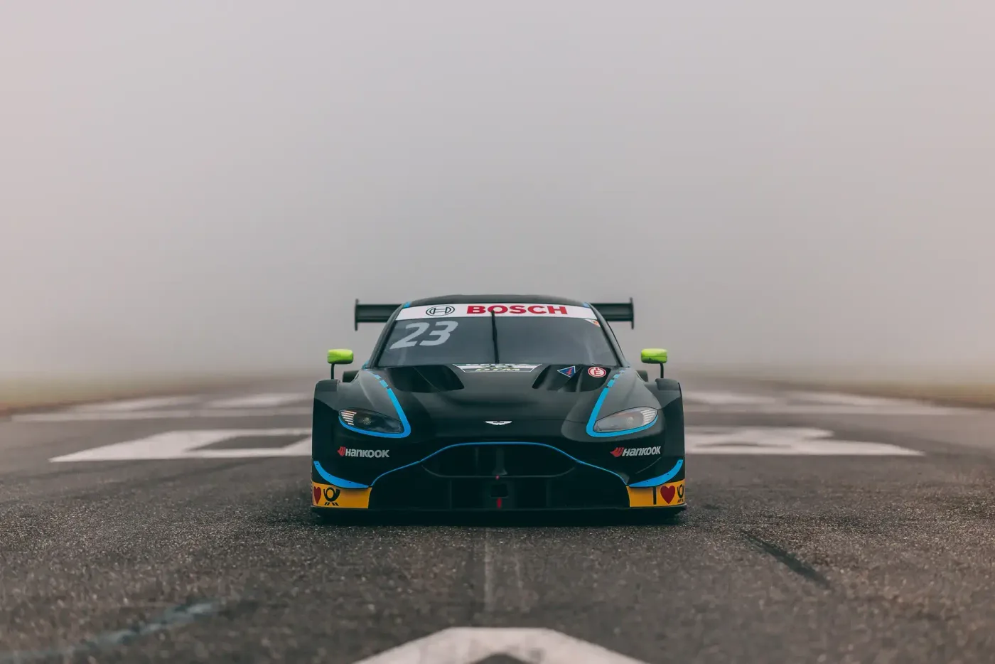 Aston Martin V8 Vantage DTM proposée par un concessionnaire spécialisé à Munich, Allemagne, photo 9 sur 15