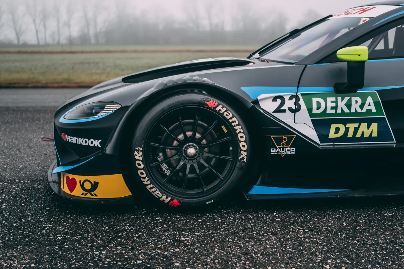 Aston Martin V8 Vantage DTM proposée par un concessionnaire spécialisé à Munich, Allemagne, photo 12 sur 15