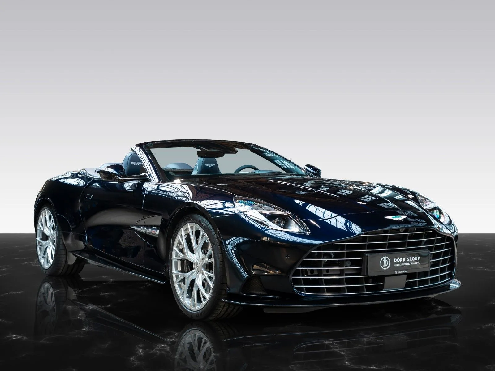 Aston Martin Vanquish angeboten von einem Vertragshändler in Düsseldorf, Deutschland, Hauptfoto