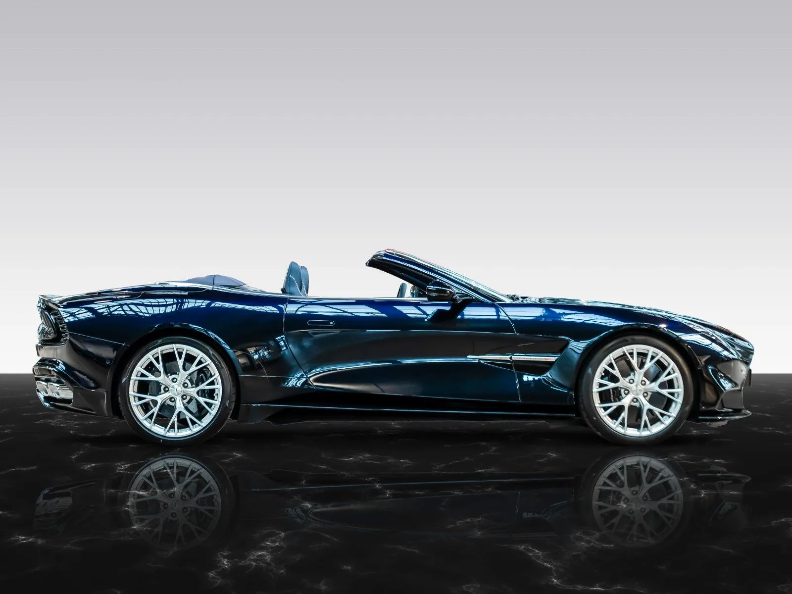 Aston Martin Vanquish, 2/30