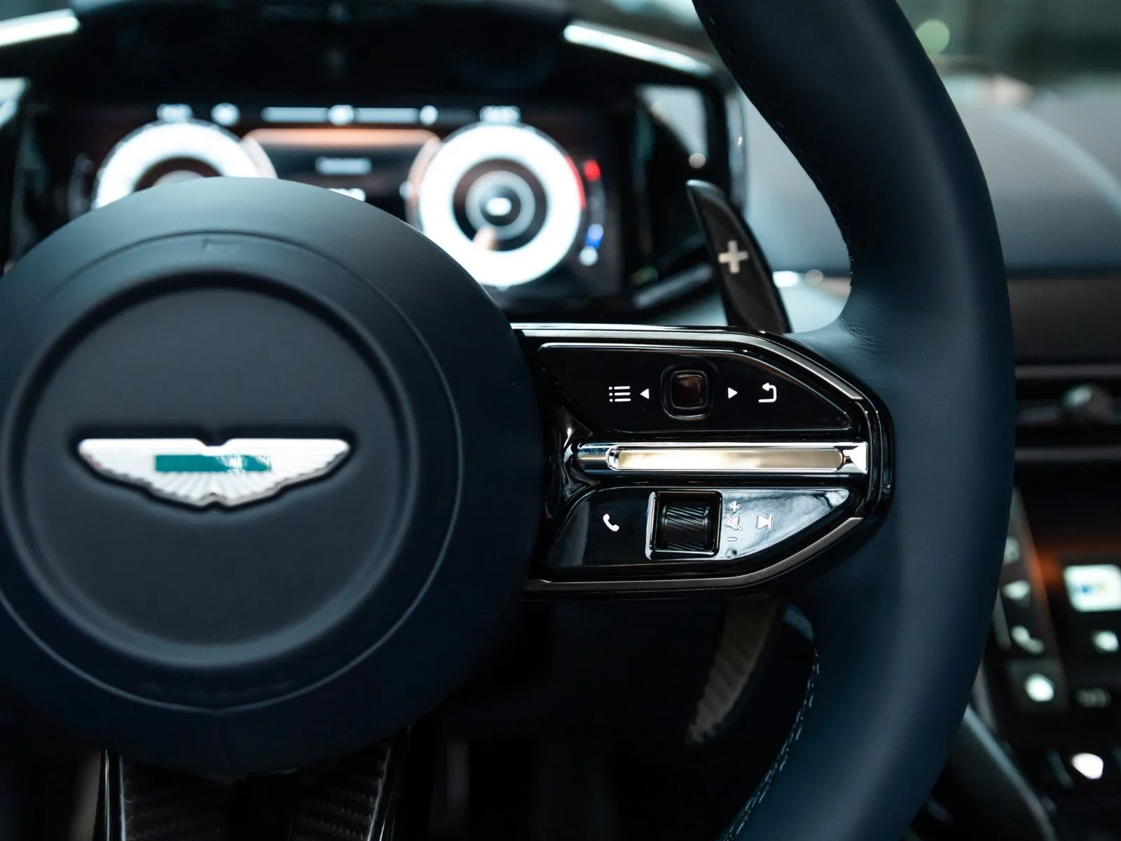 Aston Martin Vanquish, 12/30