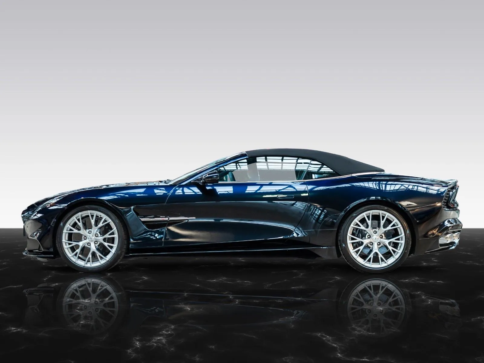Aston Martin Vanquish, 15/30