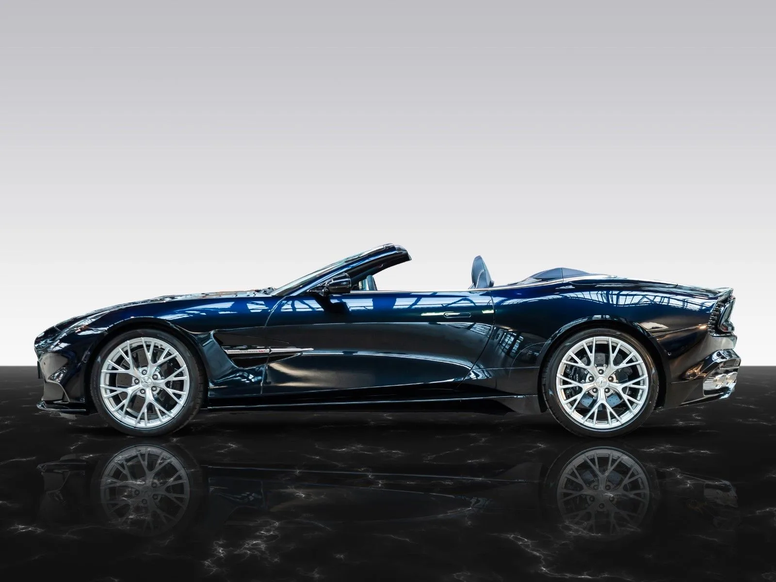 Aston Martin Vanquish, 16/30