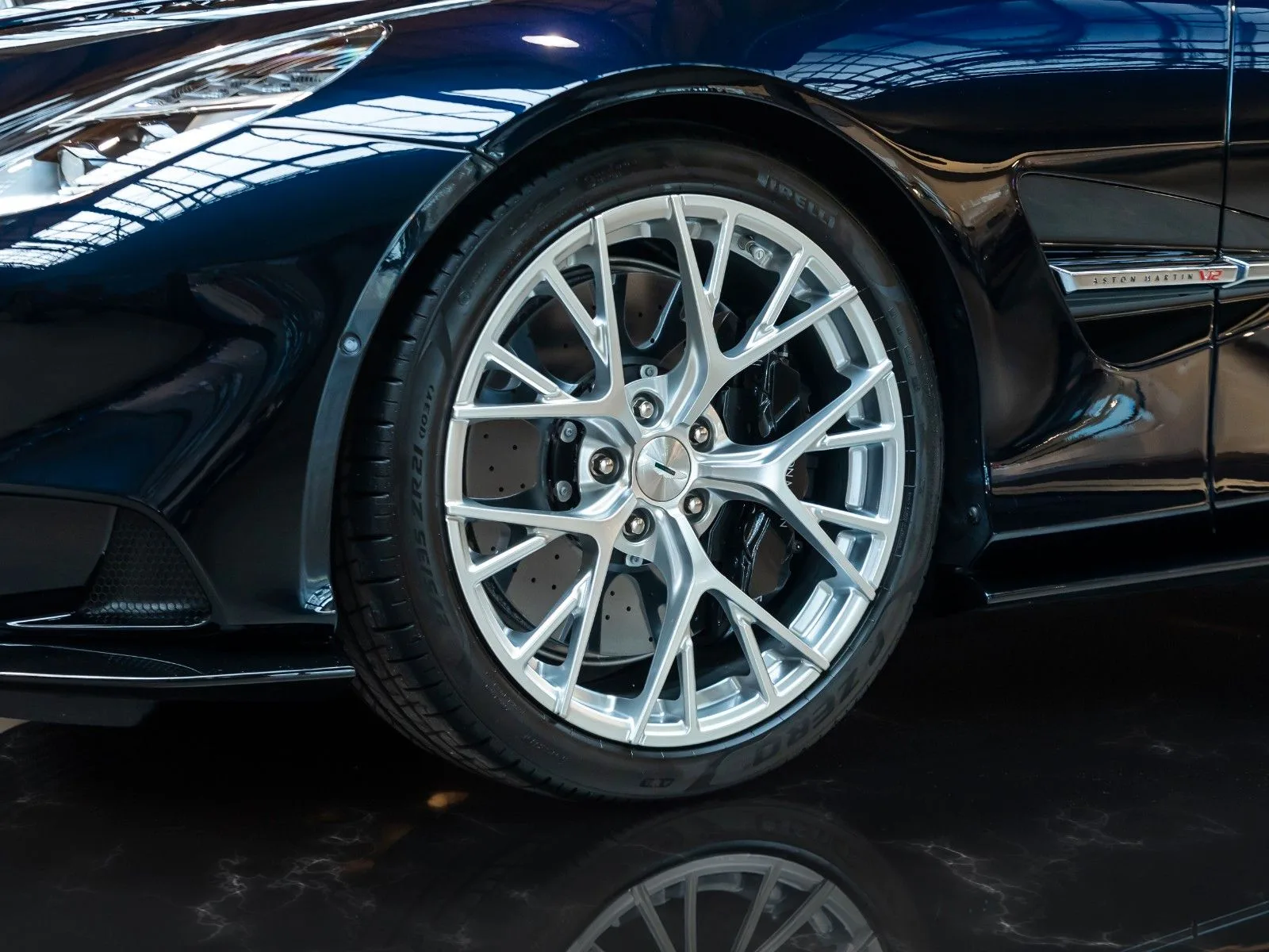 Aston Martin Vanquish, 21/30
