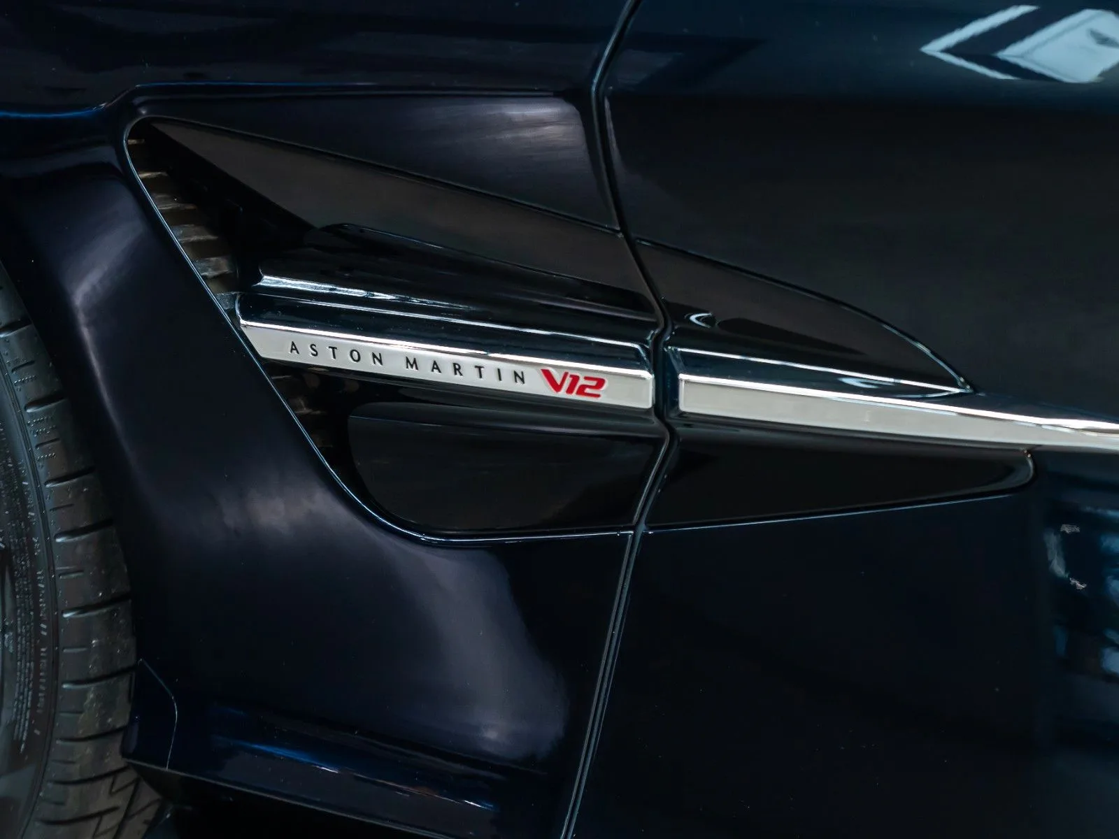 Aston Martin Vanquish, 25/30