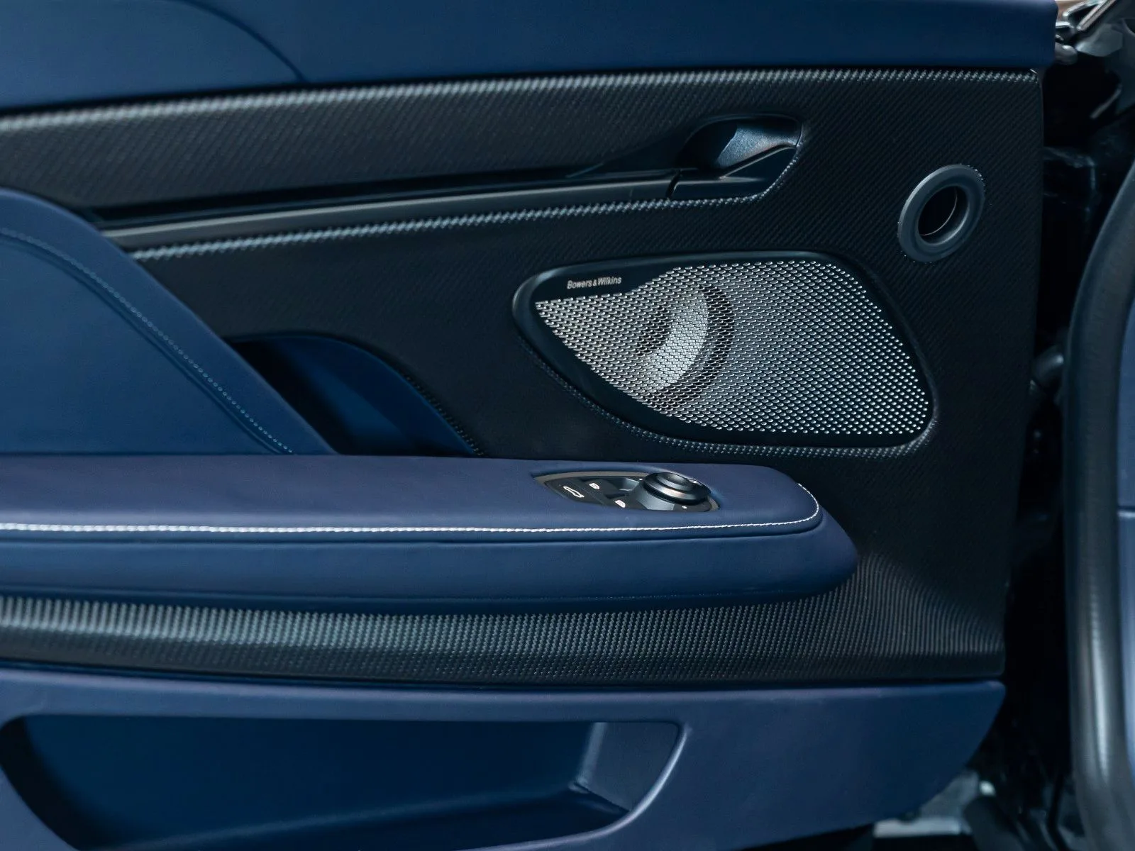 Aston Martin Vanquish, 28/30