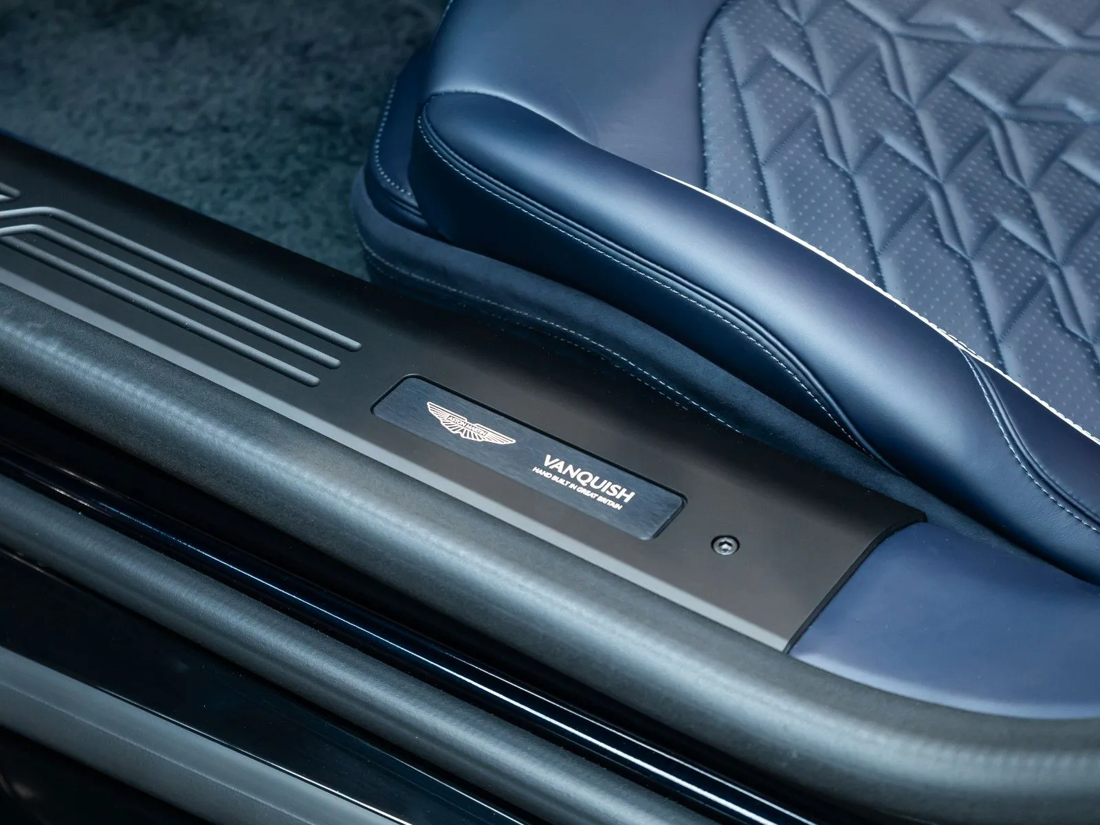 Aston Martin Vanquish, 29/30