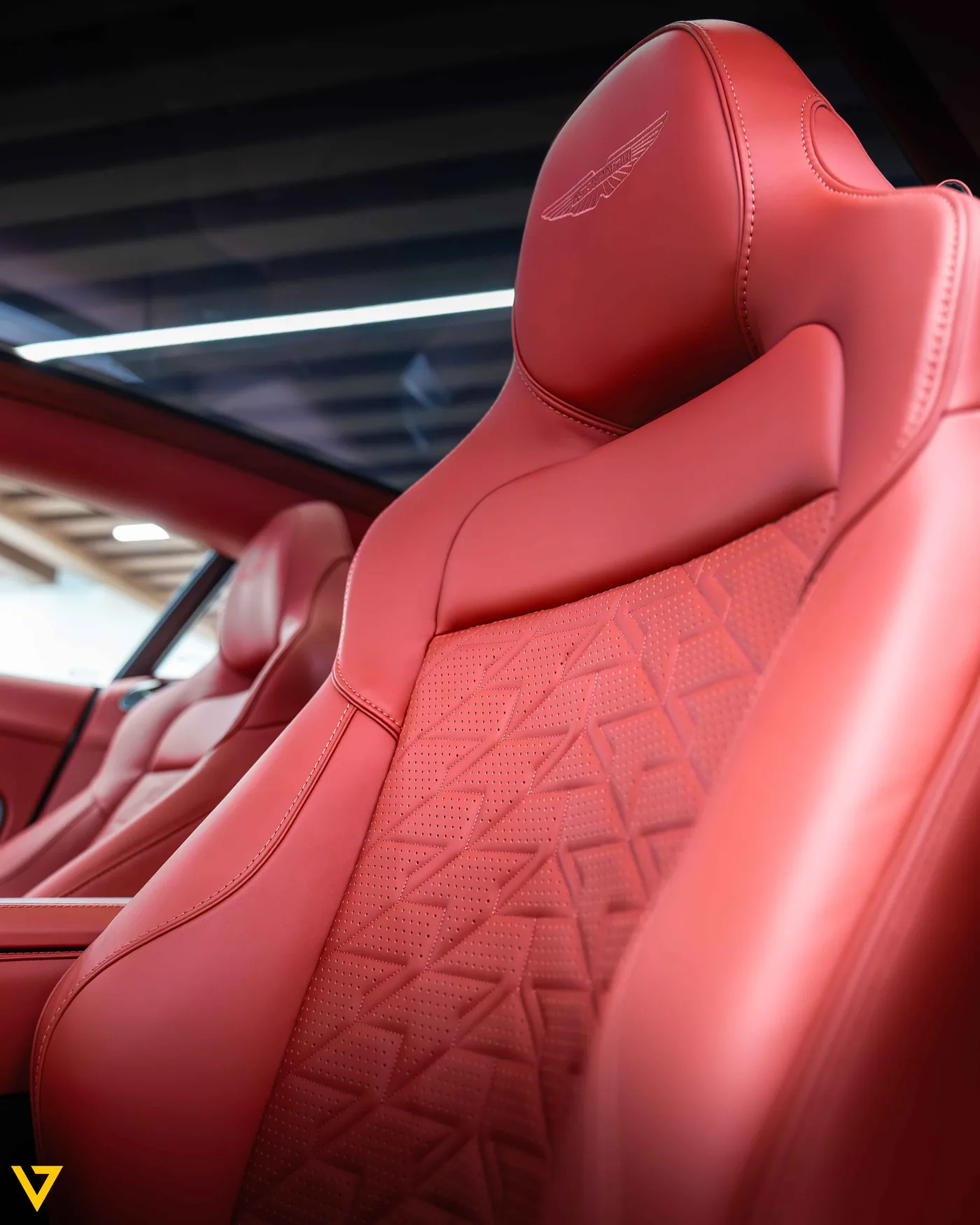 Aston Martin Vanquish offered by a supercar dealer in Riyadh, Saudi Arabia, photo 12 of 17