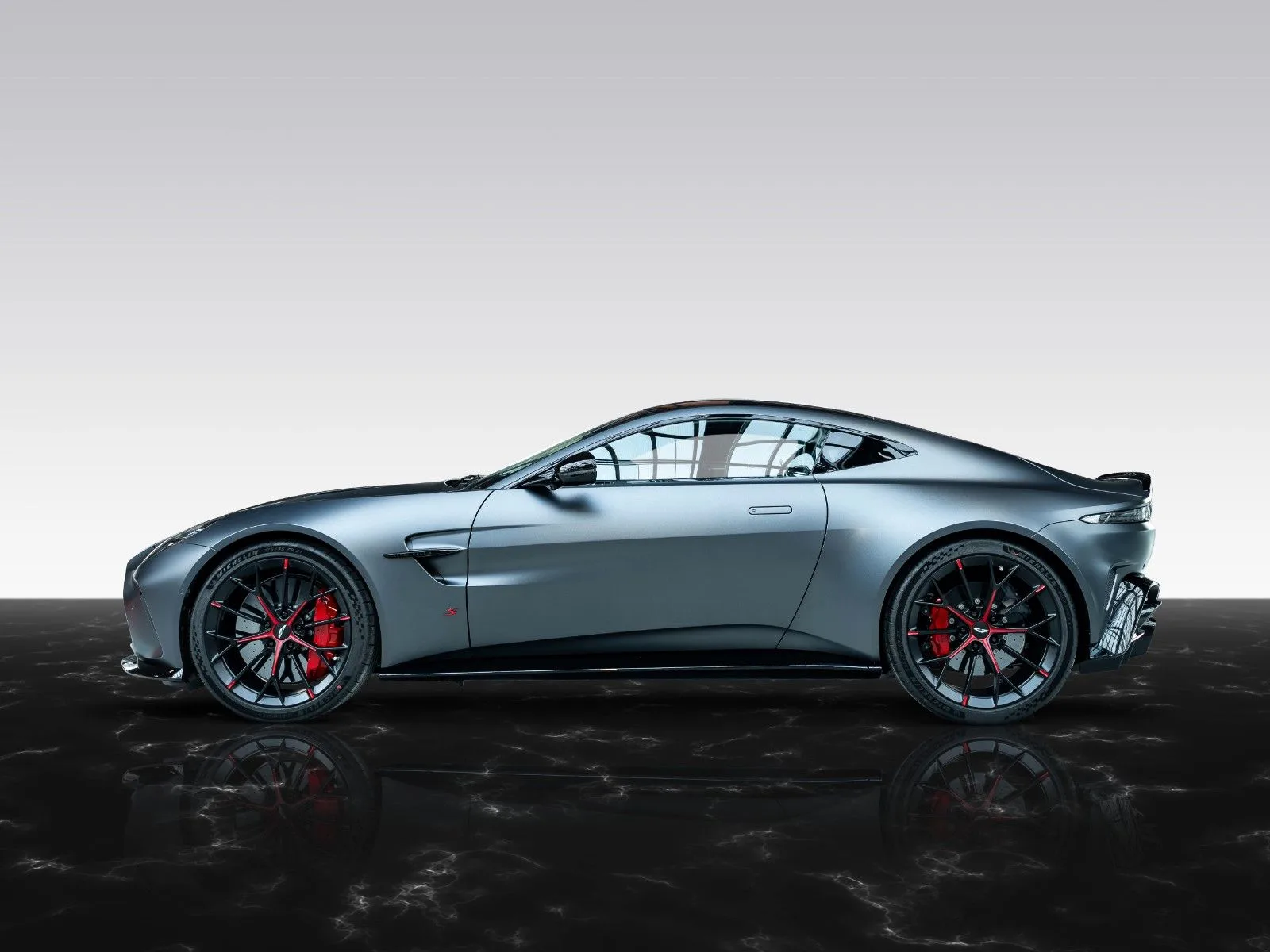 Aston Martin Vantage S, 6/30