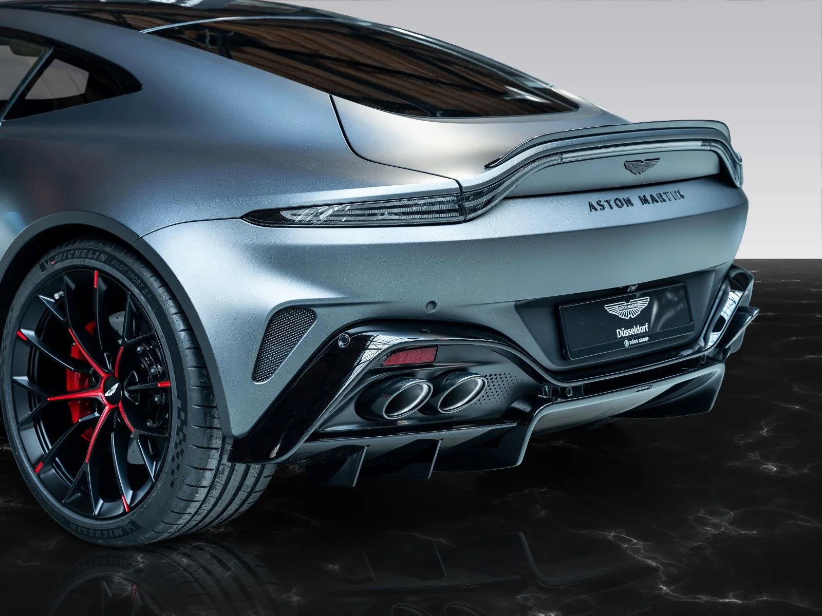 Aston Martin Vantage S, 9/30