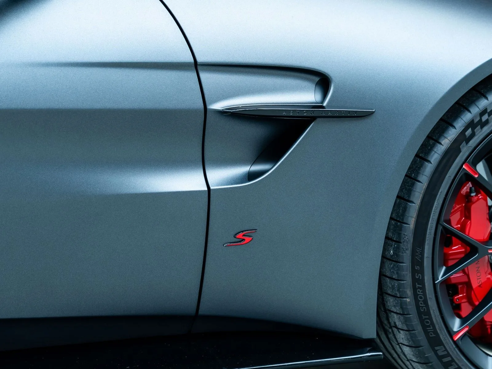 Aston Martin Vantage S, 29/30