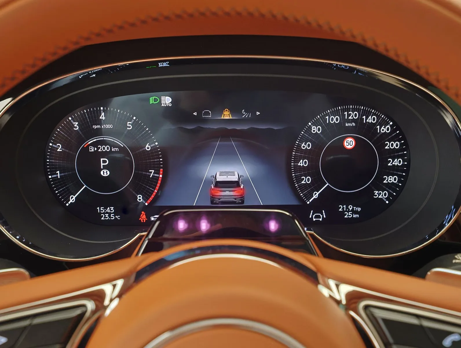Bentley Bentayga Azure, 6/22