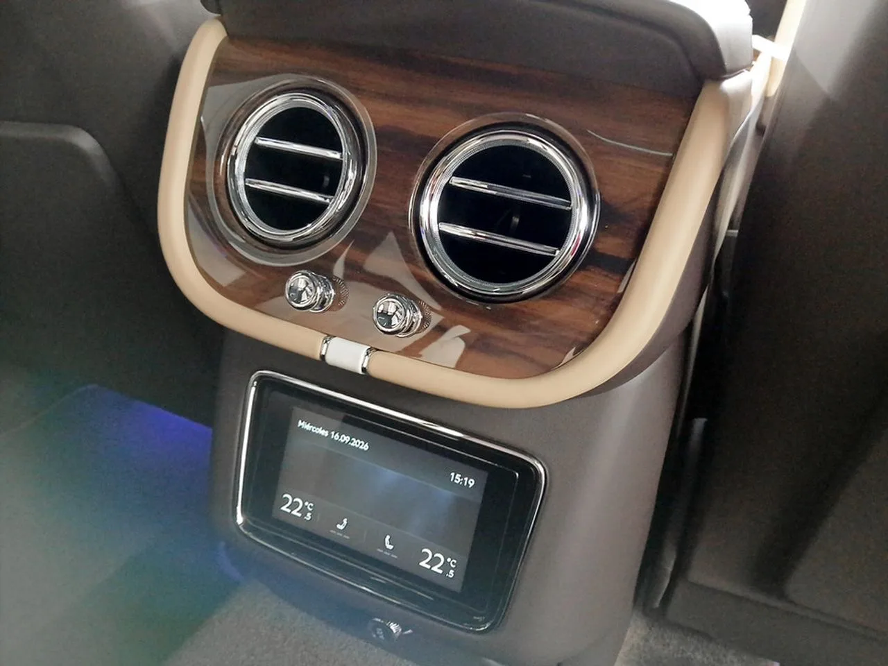 Bentley Bentayga, 19/22