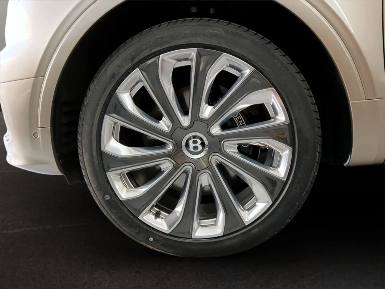Bentley Bentayga, 21/22