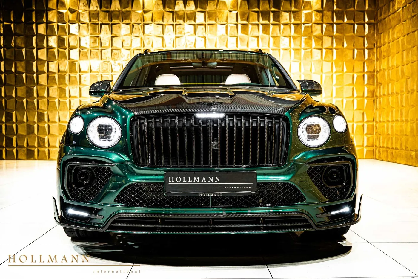 Bentley Bentayga EWB V8 offered by a specialist dealer in Stuhr, Germany, photo 7 of 8