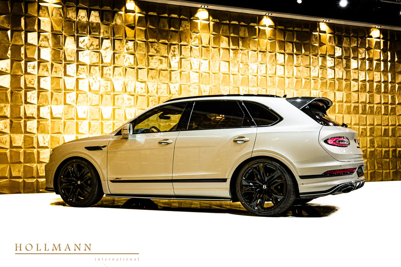 Bentley Bentayga Speed offered by a specialist dealer in Stuhr, Germany, photo 7 of 8