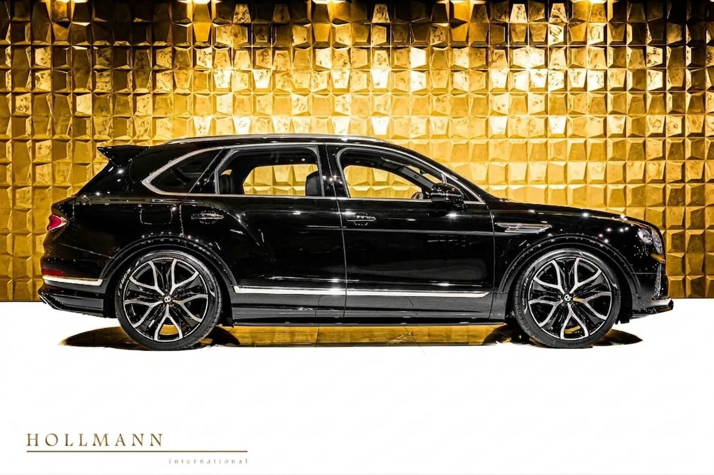 Bentley Bentayga Speed offered by a specialist dealer in Stuhr, Germany, photo 3 of 8