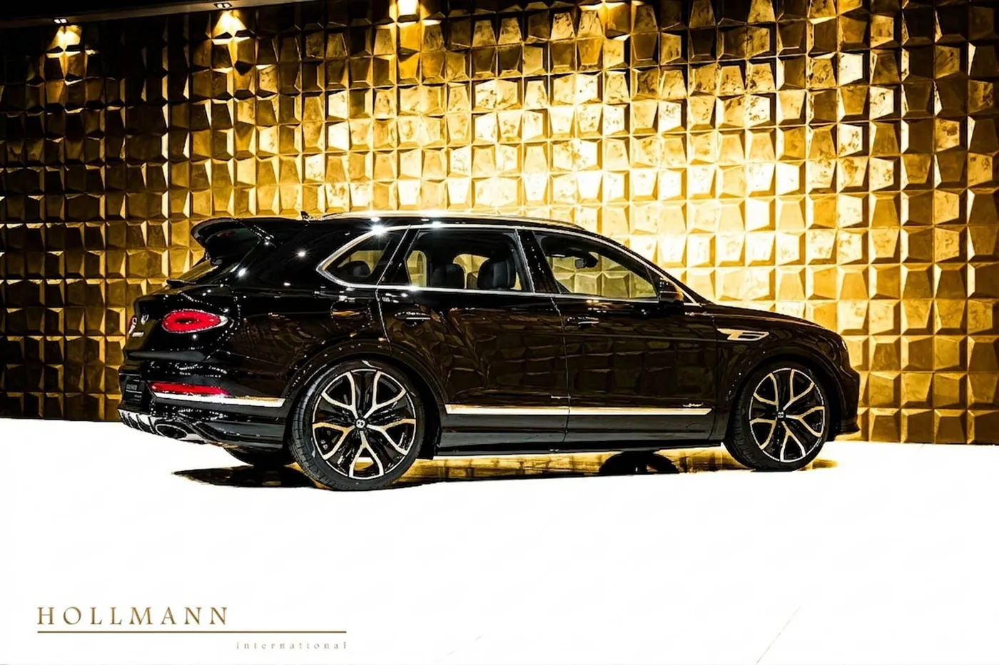 Bentley Bentayga Speed offered by a specialist dealer in Stuhr, Germany, photo 6 of 8