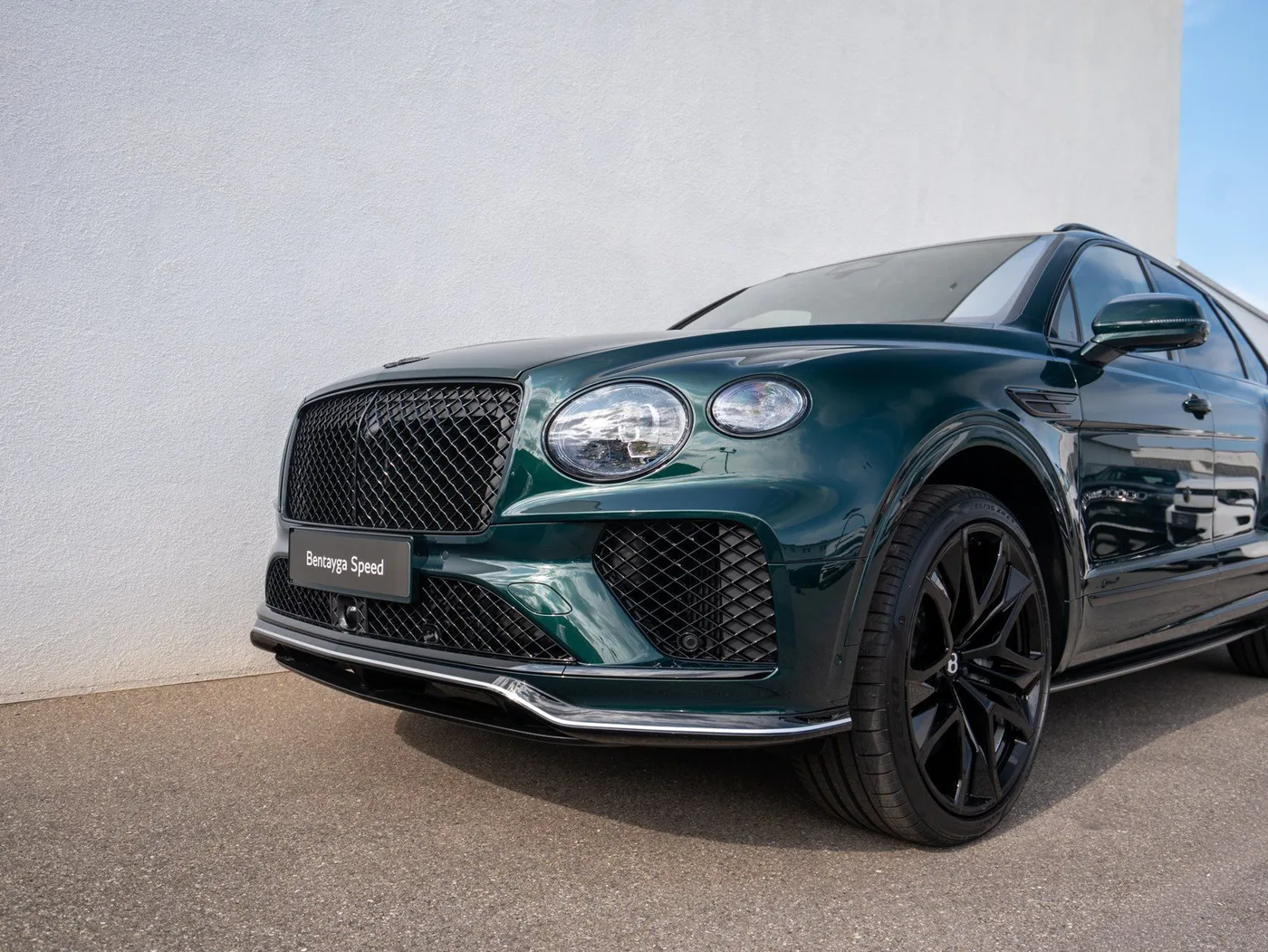 Bentley Bentayga Speed offered by a specialist dealer in Singen, Germany, photo 7 of 15