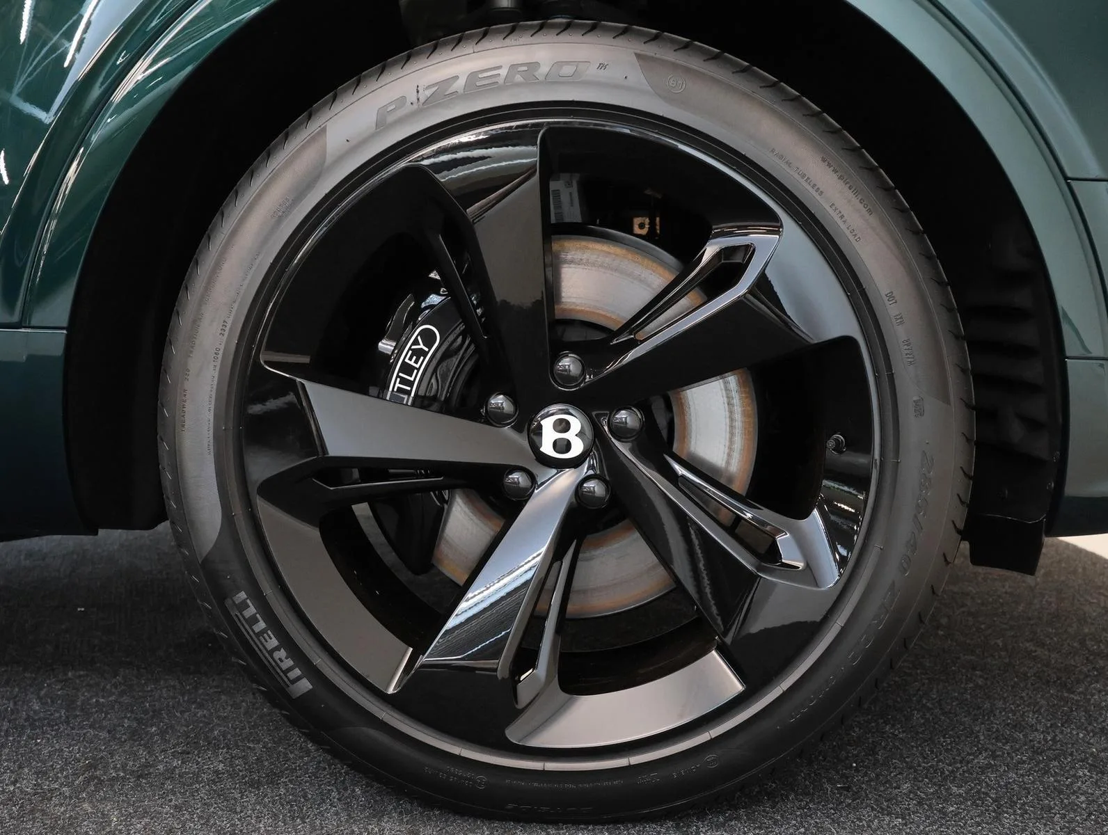 Bentley Bentayga V8, 16/19