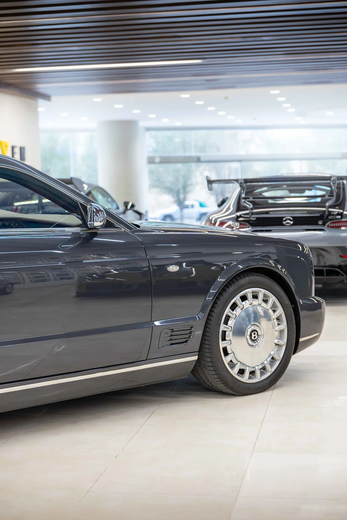 2009 Bentley Brooklands offered by a supercar dealer in Riyadh, Saudi Arabia, photo 4 of 19